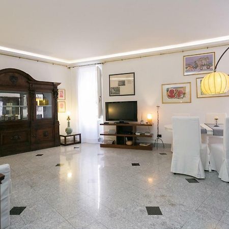 Fontanella Borghese 1Bd Apartment Рим Экстерьер фото